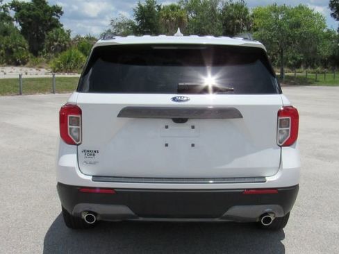 Used 2023 Ford Explorer XLT w/ Equipment Group 202A RWD image 4