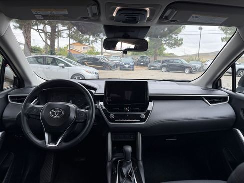 Used 2025 Toyota Corolla Cross LE FWD image 29