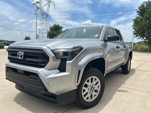 Used 2026 Toyota Tacoma SR AWD/4WD image 1