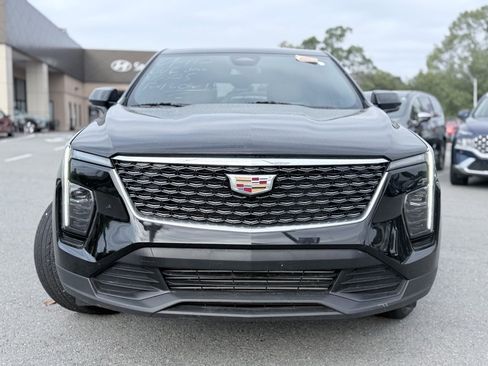 Used 2024 Cadillac XT4 Luxury image 2