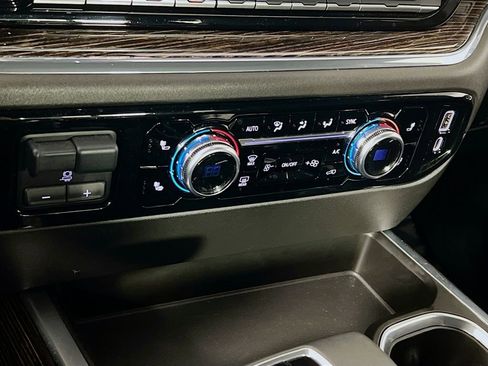 Used 2023 GMC Sierra 1500 Elevation w/ Preferred Package image 15