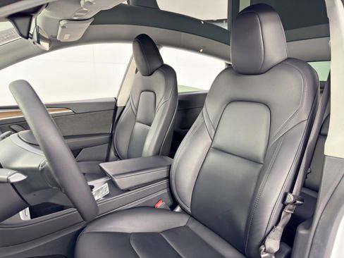 Used 2024 Tesla Model Y Long Range image 39