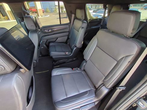 Used 2023 GMC Yukon Denali w/ Advanced Technology Package image 13