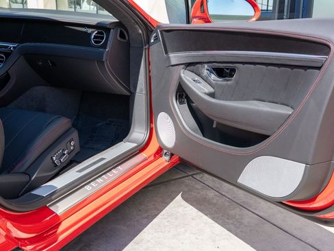 Used 2024 Bentley Continental GT image 17