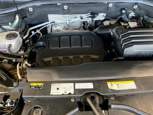 Used 2024 Volkswagen Atlas Peak Edition SE image 9