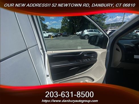 Used 2019 Dodge Grand Caravan SE FWD image 12
