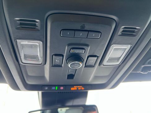 Used 2023 Chevrolet Suburban Premier image 32