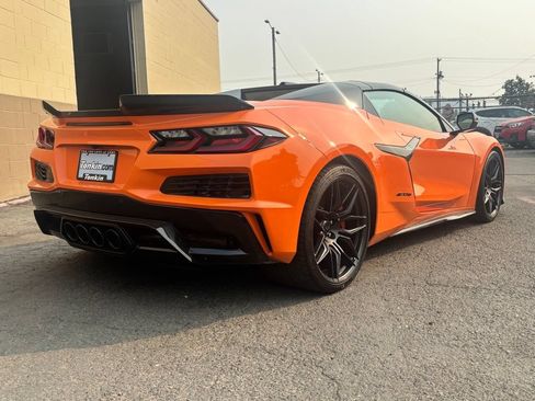 Used 2023 Chevrolet Corvette Z06 w/ Stealth Interior Trim Package RWD image 5