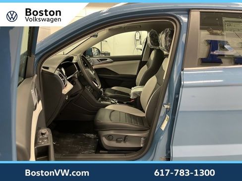 New 2026 Volkswagen Taos SEL image 9