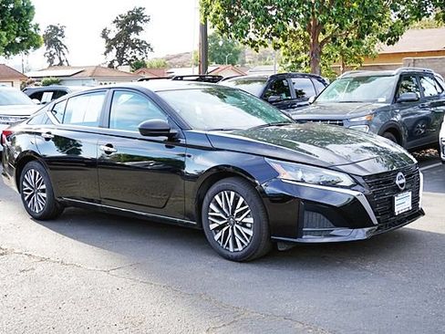 Used 2025 Nissan Altima 2.5 SV FWD image 6