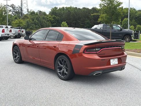 Used 2020 Dodge Charger SXT w/ Blacktop Package RWD image 5