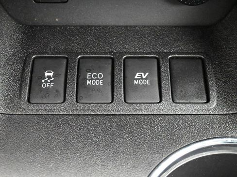 Used 2018 Toyota Highlander XLE image 19