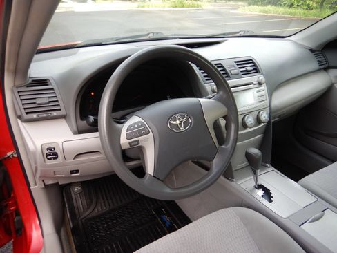 Used 2011 Toyota Camry LE w/ LE Extra-Value Pkg FWD image 13