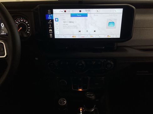 Used 2025 Jeep Wrangler Sahara image 24