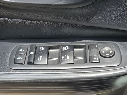 Used 2016 Jeep Cherokee Latitude FWD image 25