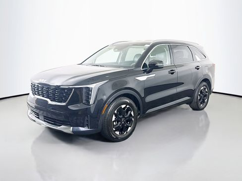 Used 2024 Kia Sorento S image 4