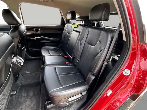 Used 2022 Kia Sorento S FWD image 19