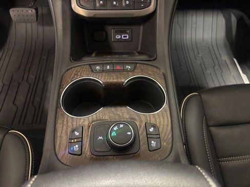 Used 2021 GMC Acadia Denali w/ Denali Technology Package image 18