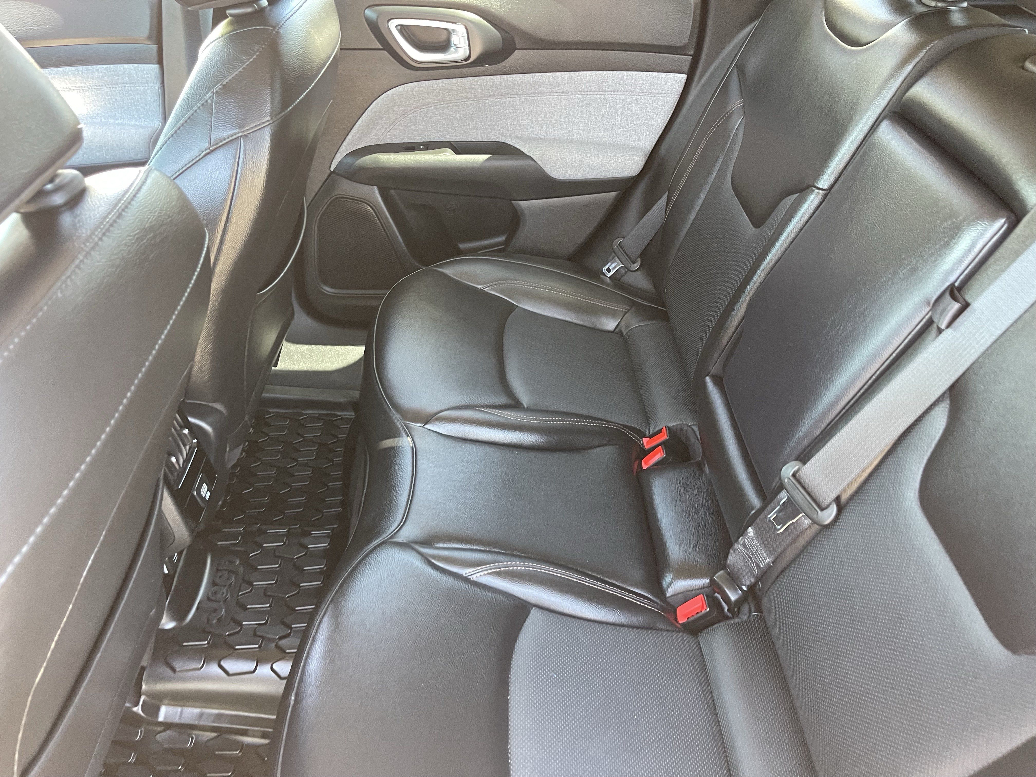 Used 2022 Jeep Compass Latitude AWD/4WD image 16