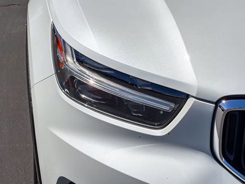 Used 2021 Volvo XC40 T5 Momentum image 7