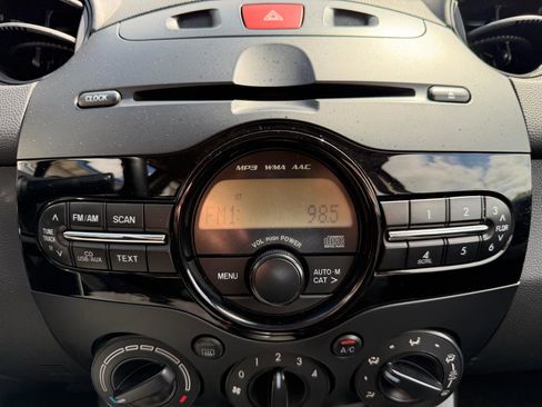 Used 2013 MAZDA MAZDA2 Sport FWD image 28