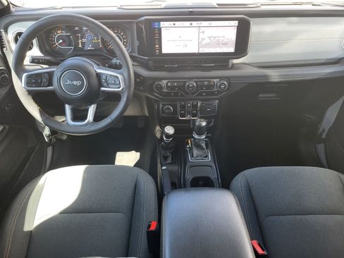 Used 2024 Jeep Wrangler Unlimited Sahara AWD/4WD image 24