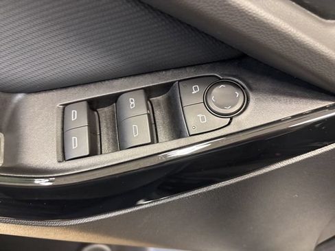 Used 2026 Chevrolet Equinox LT FWD image 32