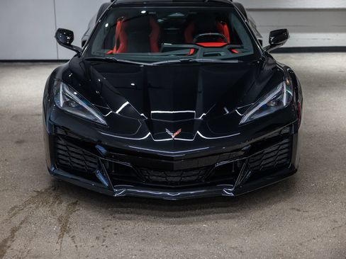 Used 2026 Chevrolet Corvette E-Ray w/ Stealth Interior Trim Package AWD/4WD image 8