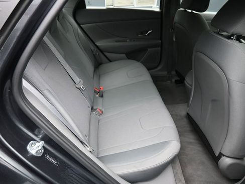 Certified 2021 Hyundai Elantra SE FWD image 23