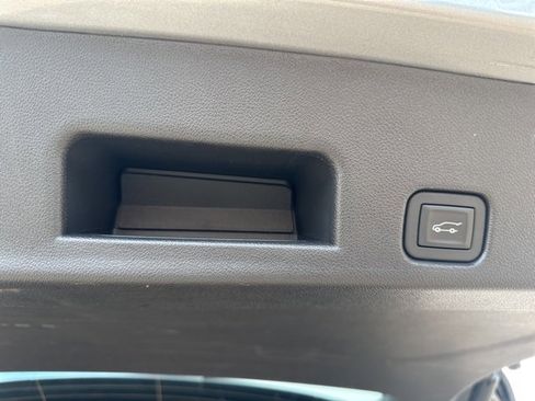 Used 2025 Buick Enclave Sport Touring image 39