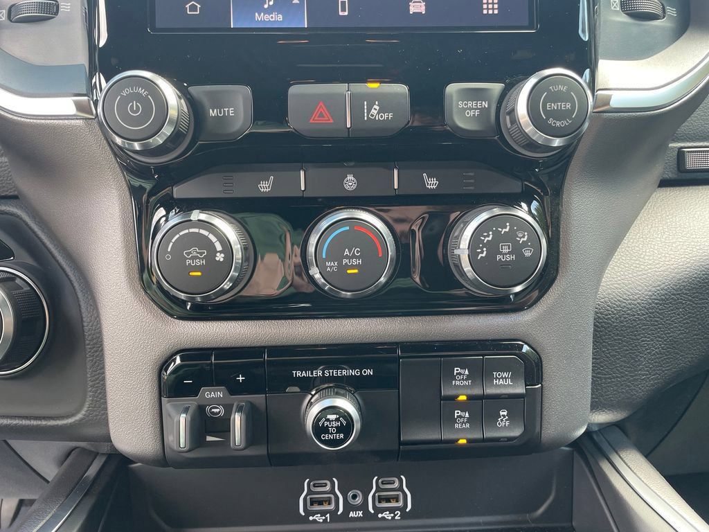 New 2026 RAM 1500 Big Horn AWD/4WD image 16