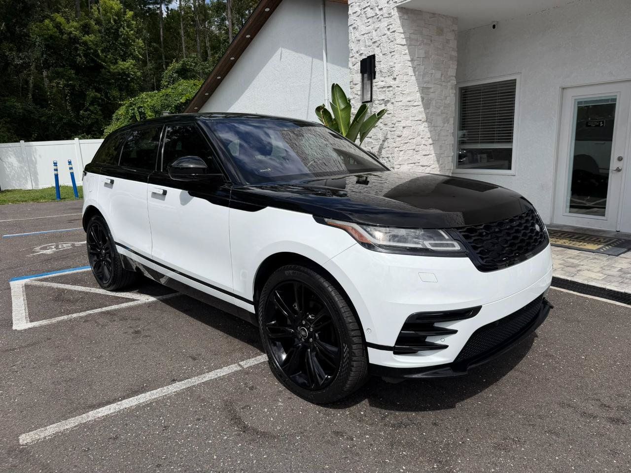 Used 2018 Land Rover Range Rover Velar R-Dynamic SE AWD/4WD image 18