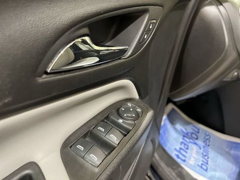 Used 2020 Chevrolet Equinox LT FWD image 21