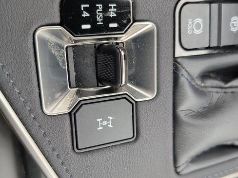 Used 2025 Lexus GX 550 w/ Cold Area Package AWD/4WD image 23