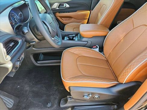 New 2026 Chrysler Pacifica Pinnacle FWD image 4