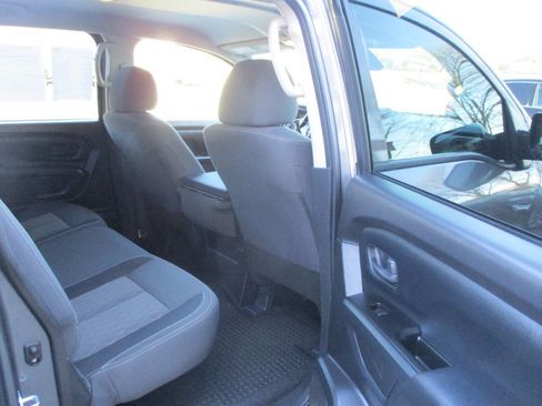 Used 2023 Nissan Titan S AWD/4WD image 22