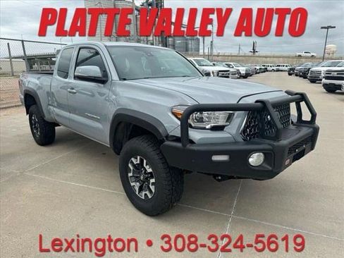 Used 2018 Toyota Tacoma TRD Off-Road AWD/4WD image 1