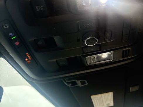 Used 2022 GMC Yukon SLT w/ SLT Luxury Package image 30