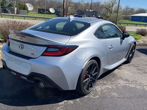 Used 2025 Toyota GR86 Premium w/ Performance Package image 3