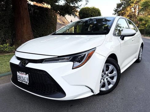 Used 2020 Toyota Corolla LE w/ Carpet Mat Package (TMS) FWD image 1