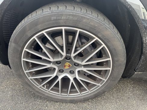 Used 2021 Porsche Cayenne image 40