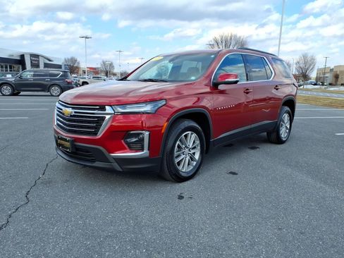 Certified 2023 Chevrolet Traverse LT image 1