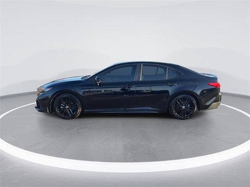 Used 2025 Toyota Camry SE image 4