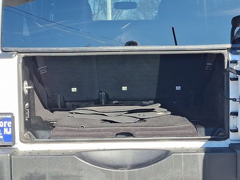 Used 2018 Jeep Wrangler Unlimited Rubicon w/ Connectivity Group image 29