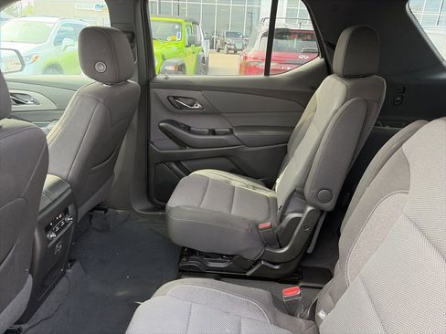 Used 2023 Chevrolet Traverse LT image 6