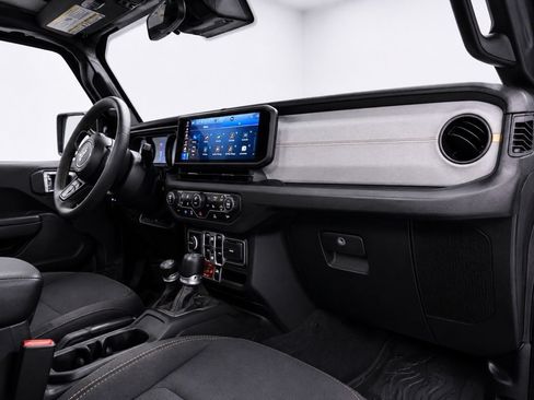 Used 2024 Jeep Wrangler Unlimited AWD/4WD image 16