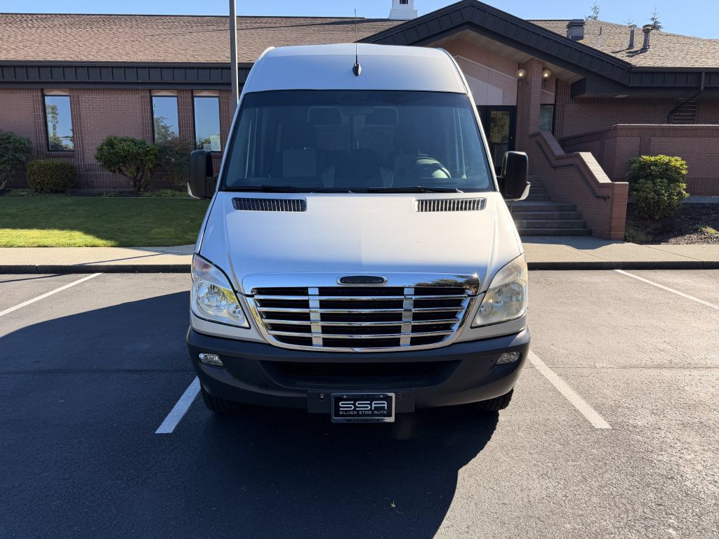 Used 2009 Freightliner Sprinter 2500 RWD image 2