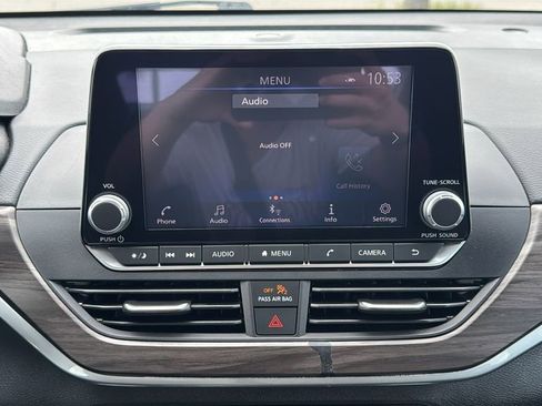 Used 2025 Nissan Altima 2.5 SV FWD image 21