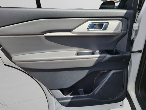 New 2026 Ford Explorer Active RWD image 7
