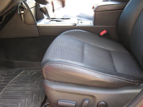 Used 2014 Toyota Camry SE w/ Moonroof Package FWD image 8